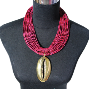 IMG_0849 Collier en cordes de cuir superposées à pendentif coquillage
