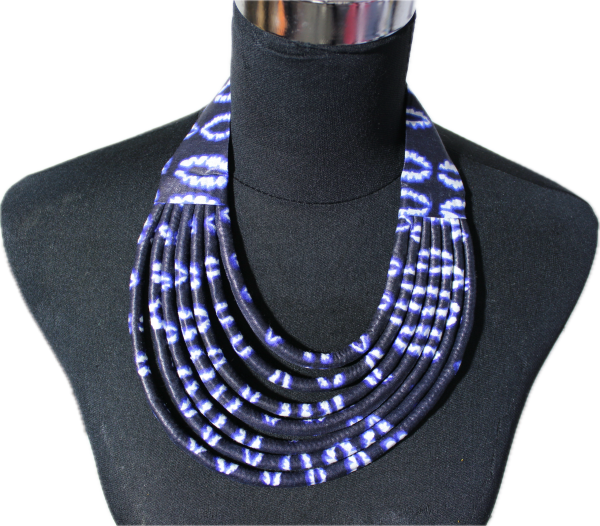 Collier en wax noué - bleu et blanc