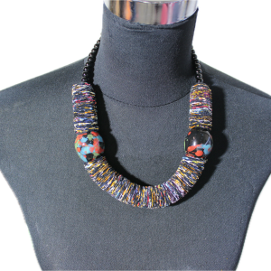 Collier en tissus à grosses perles - noir