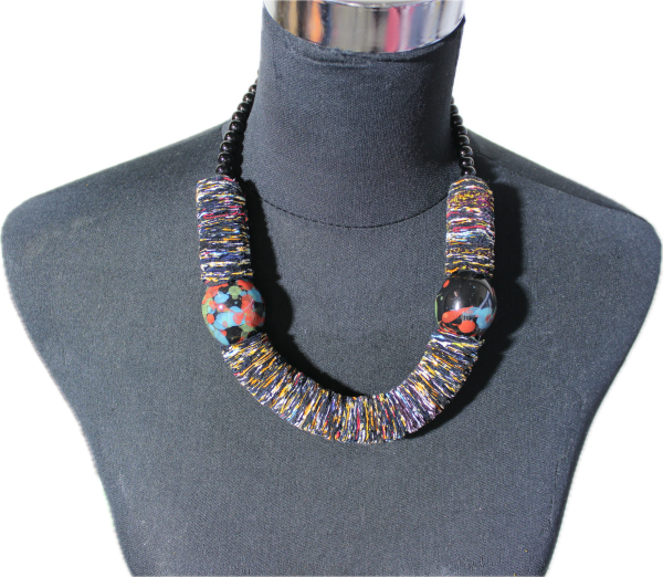 Collier en tissus à grosses perles - noir