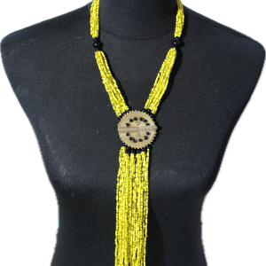 IMG_0871 Collier de Perles – médaillon orné et franges - jaune