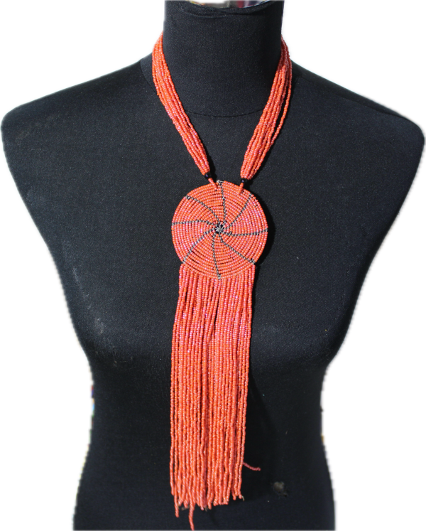 IMG_0876 Collier de Perles - médaillon et franges - corail