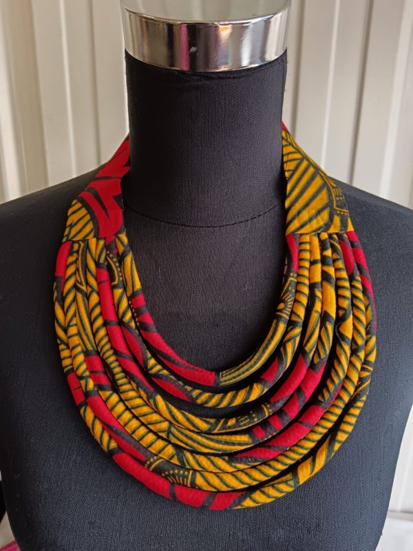 WhatsApp Image 2026-01-13 at 15.45.58 Collier en wax noué - Fleurs - jaune et rouge