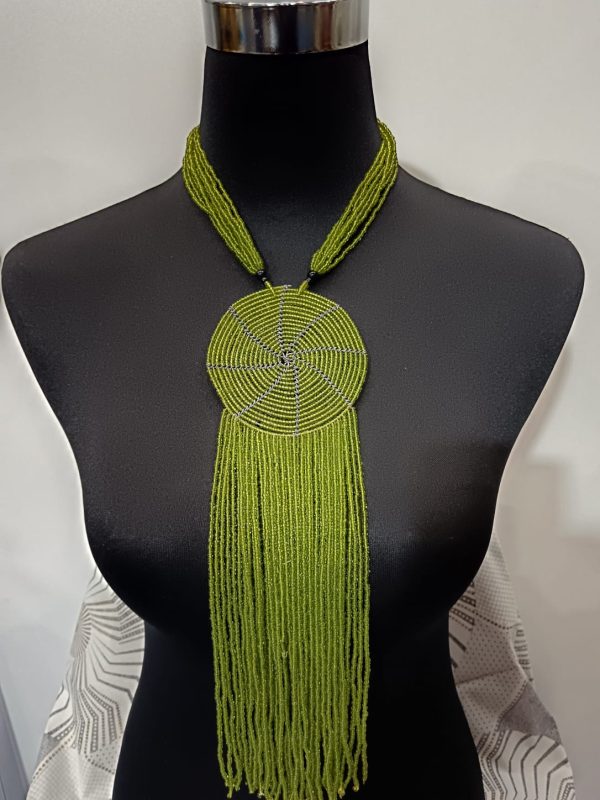 WhatsApp Image 2026-01-16 at 16.00.58 (2) Collier de Perles - médaillon et franges - vert