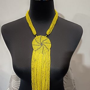 WhatsApp Image 2026-01-16 at 16.00.59 Collier de Perles - médaillon et franges - Jaune
