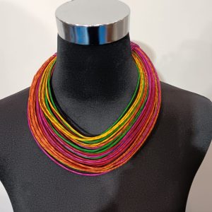 WhatsApp Image 2026-01-16 at 16.43.52 (1) Collier en cordes de cuir superposées - multicolore