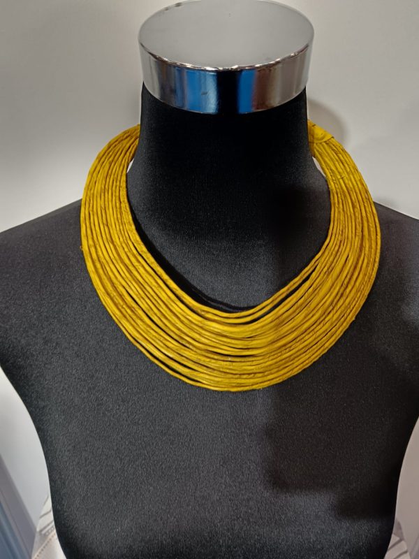 Collier en cordes de cuir superposées - Jaune