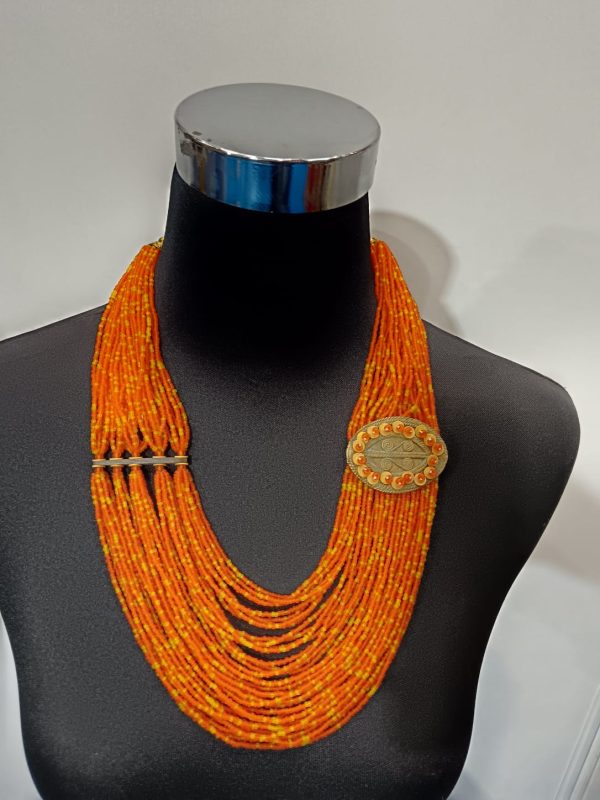 WhatsApp Image 2026-01-16 at 16.43.53 (3) Collier de Perles - médaillon latéral et rangs multiples