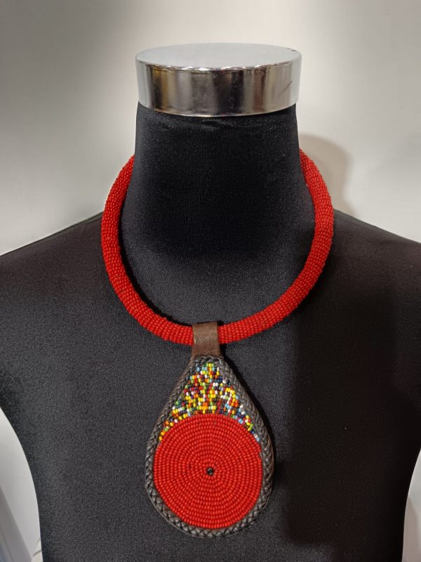 WhatsApp Image 2026-01-16 at 16.50.48 Collier en perles tubulaires à pendentif - Rouge
