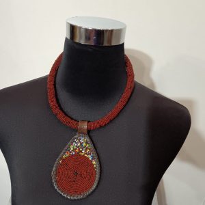 Collier en perles tubulaires à pendentif - Marron