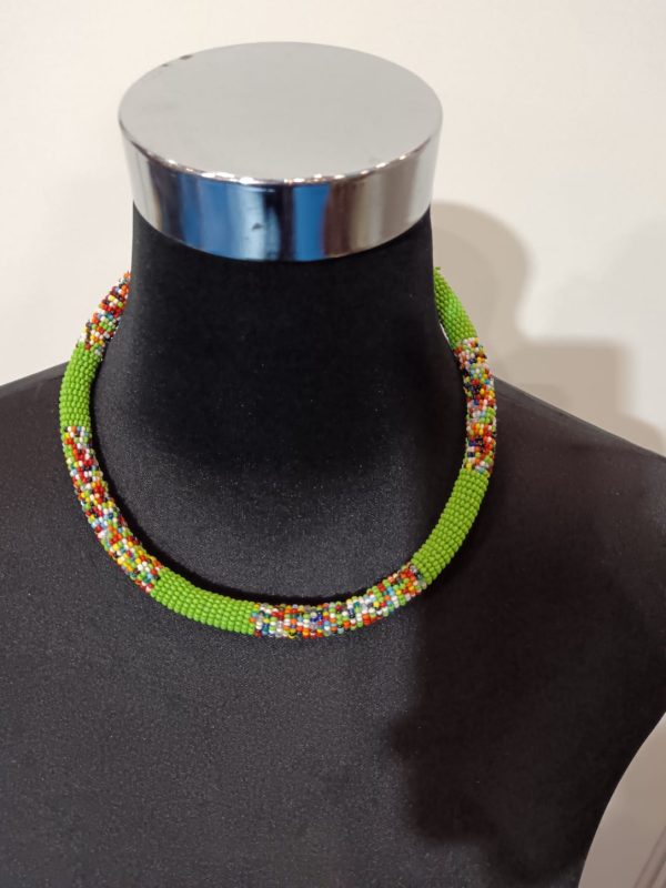 WhatsApp Image 2026-01-16 at 16.51.24 (1) Collier en perles tubulaires tissées - Vert